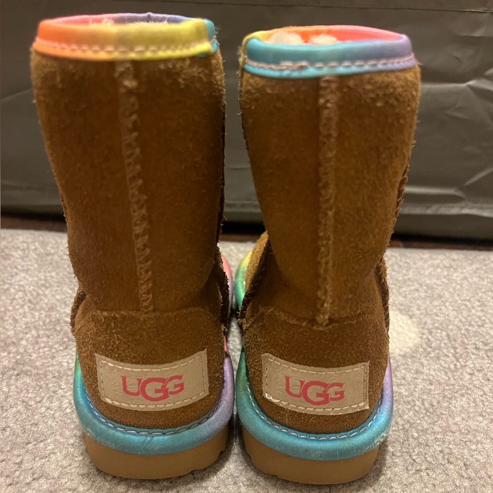 UGG toddler rainbow tan size 7T used condition